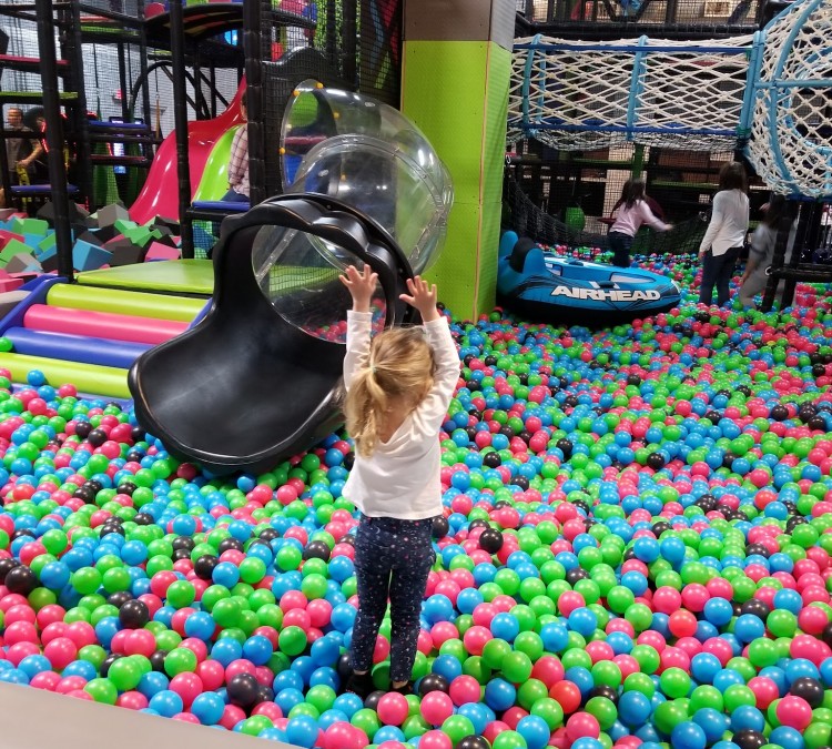 colorful-ball-pit-photo